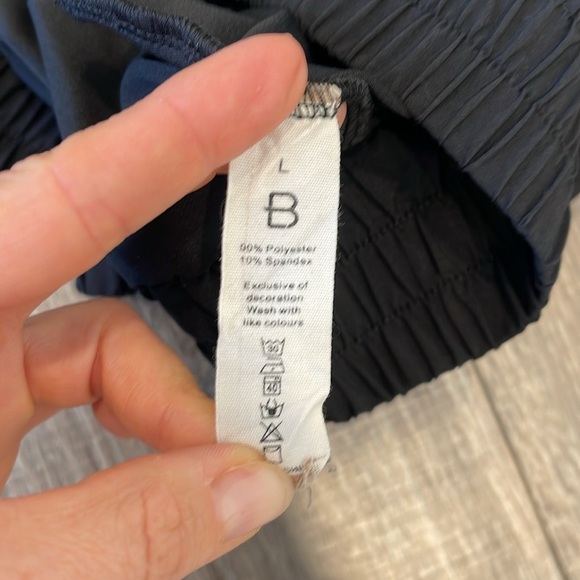 Black Athletic Shorts with Lining and 1 Pocket - Picture 3 of 6